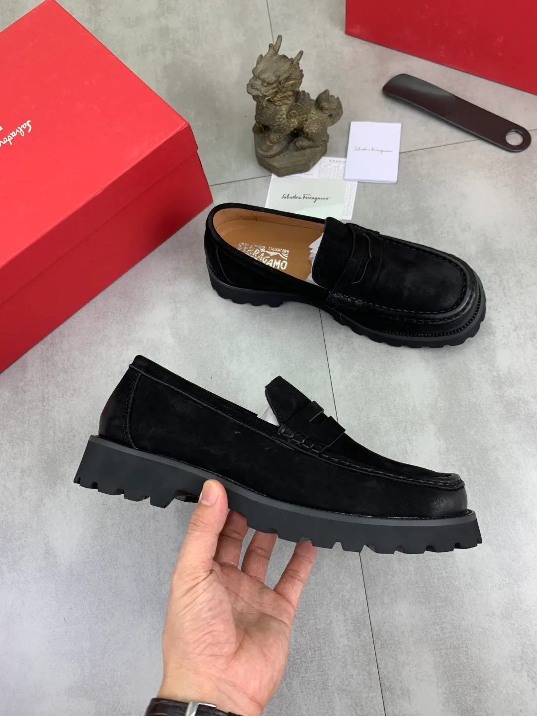 Men's shoes 💰P500 New model [Ferragamo/Ferragamo] Latest model Original imported calfskin, imported pigskin lining + original luxury metal buckle + original rubber outsole Soft and comfortable Size number: 38-44